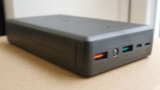 Aukey PB-T11 ports