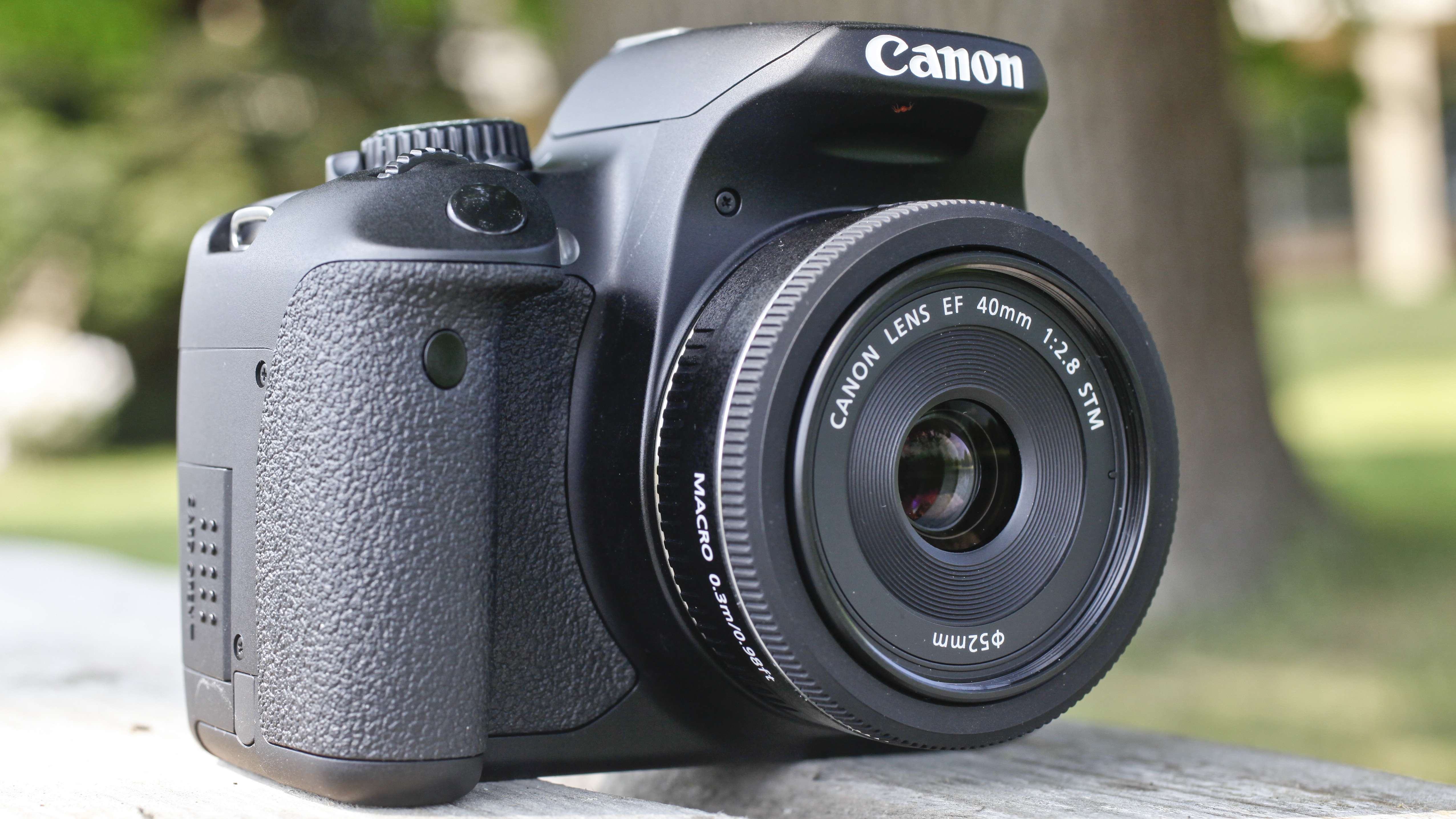 Canon recalls EOS 650D cameras, says faulty grip could cause skin rash