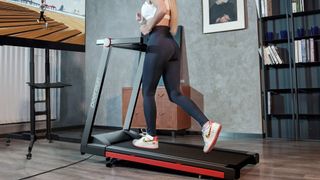 Woman running on the DeerRun A1 Pro treadmill