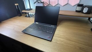 Lenovo ThinkPad X1 Yoga Gen 8 |