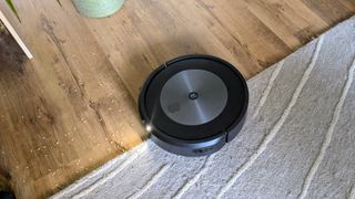 iRobot Roomba Combo j5+ picking up rice