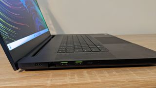 Razer Blade 17 ports