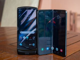 Samsung Galaxy Fold vs Motorola RAZR