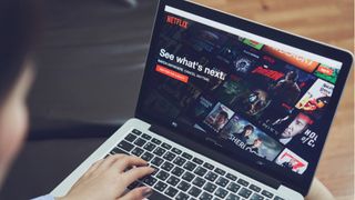 Quanto si paga al mese per Netflix? Abbonamento Netflix Base, Standard e Premium messi a confronto