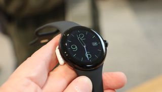 Das Zifferblatt der Google Pixel Watch