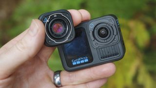 GoPro Hero 13 Black con la lente ultra gran angular acoplada