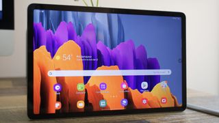 Samsung Galaxy Tab S7 display on home screen