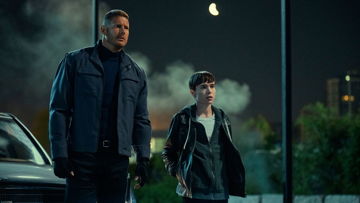 Luther y Viktor miran a algo que no vemos en la temporada 3 de The Umbrella Academy