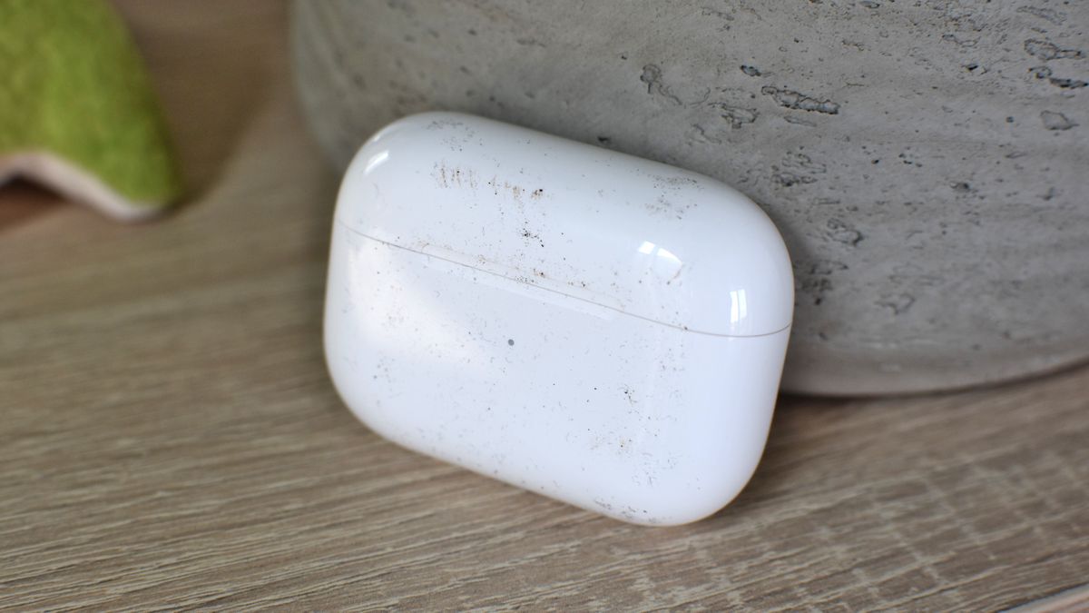 How to clean an AirPods case