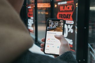 Unsplash | CardMapr.nl; Black Friday – Heute nicht mehr wegzudenken ... aber woher kommt der Fokus auf die Deal-Days eigentlich?