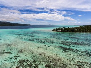 DJI Phantom 4 drone footage over Vahine Island