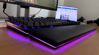 Beste gaming-tastatur, her representert ved Razer Huntsman V2 Analog.