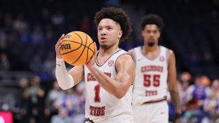 Mark Sears of Alabama Crimson tide prepares for a free throw