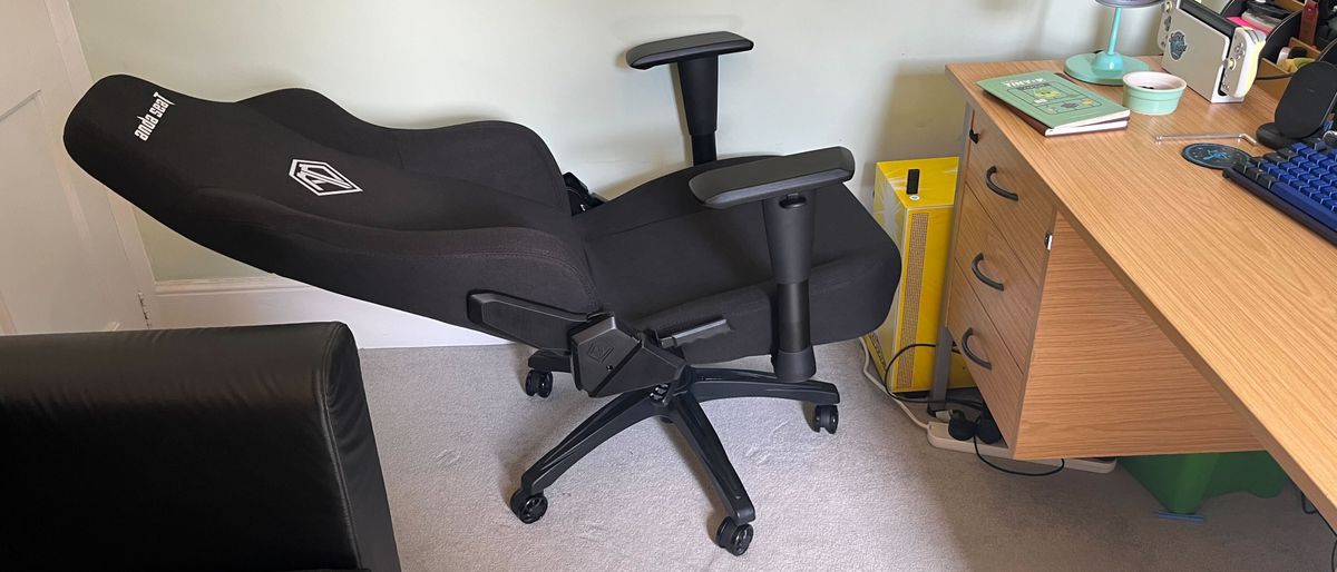 The AndaSeat Phantom 3 leaning