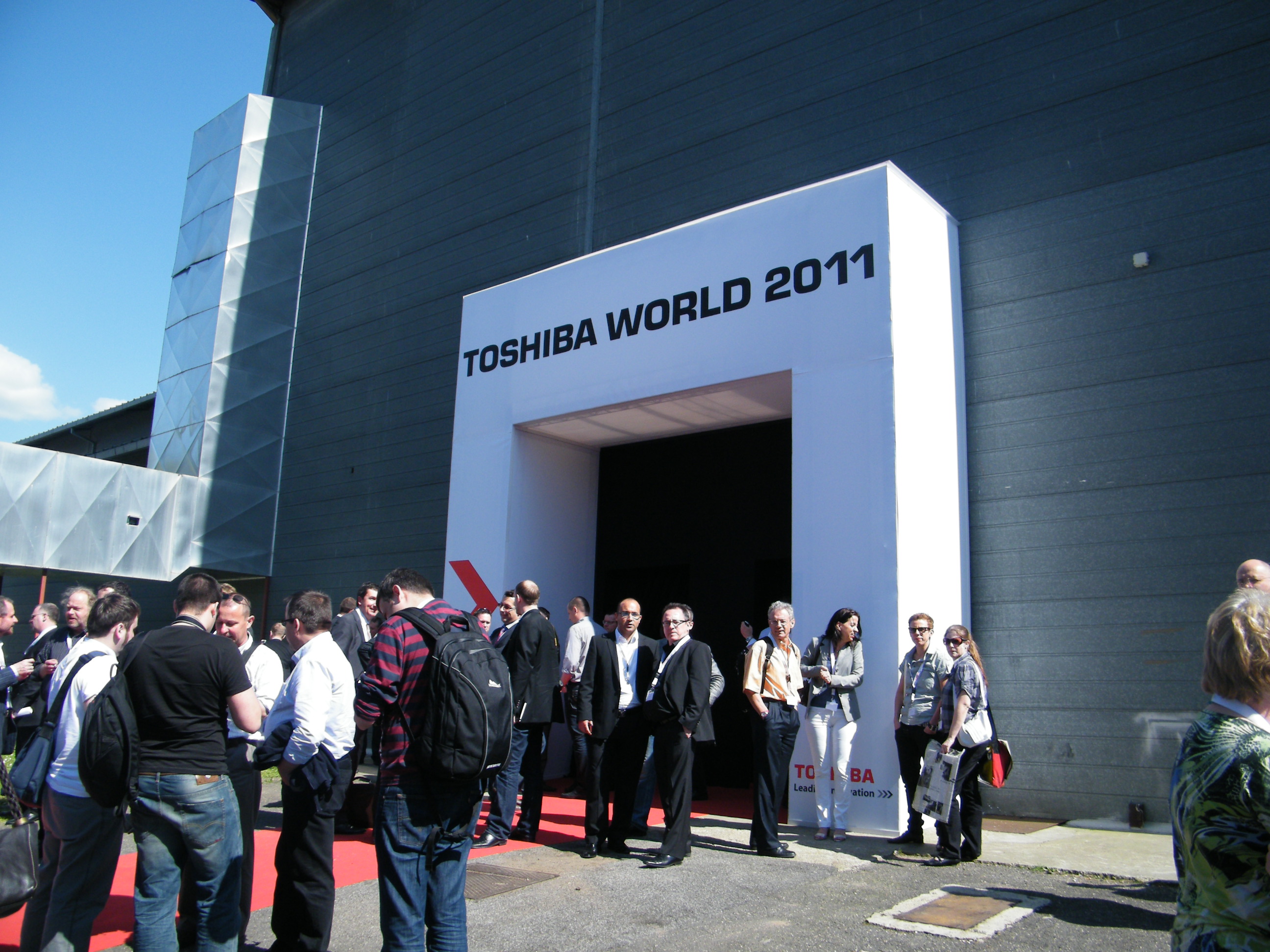 When in Rome,,, Toshiba shows off 3D TV