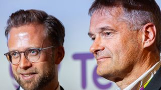 Abraham Foss og Nicolai Astrup fornøyd med aggressive planer for utbyggingen av 5G-nettet.