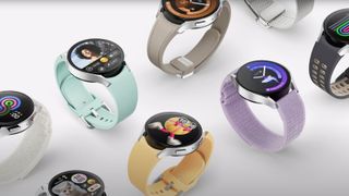 Unos conjunto de nuevos Samsung Galaxy Watch 6 sobre una mesa