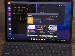 Photo of the Samsung Galaxy Tab S7 FE in DeX mode with multiple windows