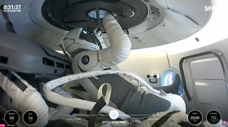 Issacman cranks Dargon capsule hatch open