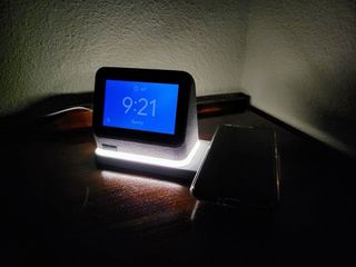 Lenovo Smart Clock 2 Lifestyle