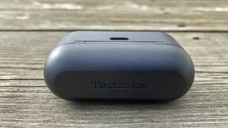 the technis eah-az40 charging case