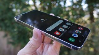 Samsung Galaxy S23 scherm vanaf de zijkant