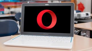 Opera browser logo op een Google Chromebook