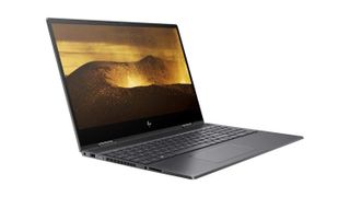 HP Envy x360 15 (2021) mot hvit bakgrunn.