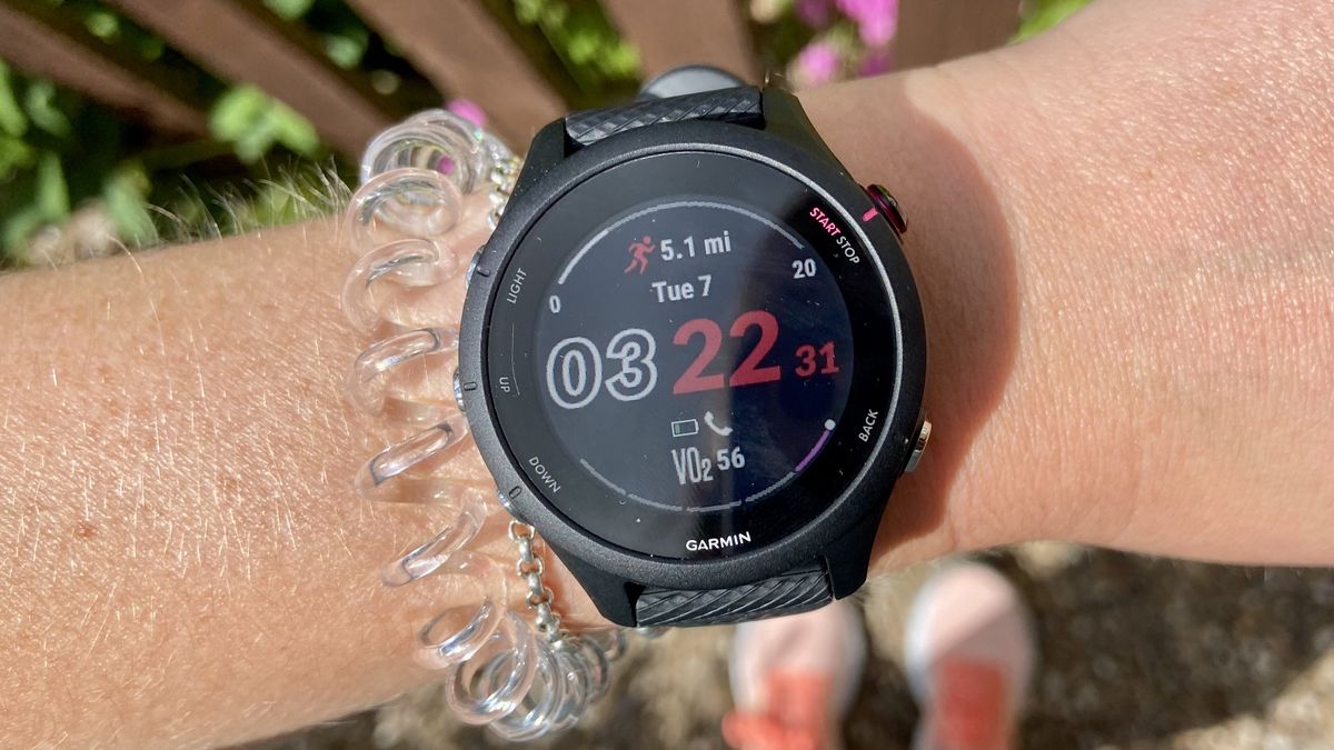 a photo of the Garmin Forerunner 255 home screen