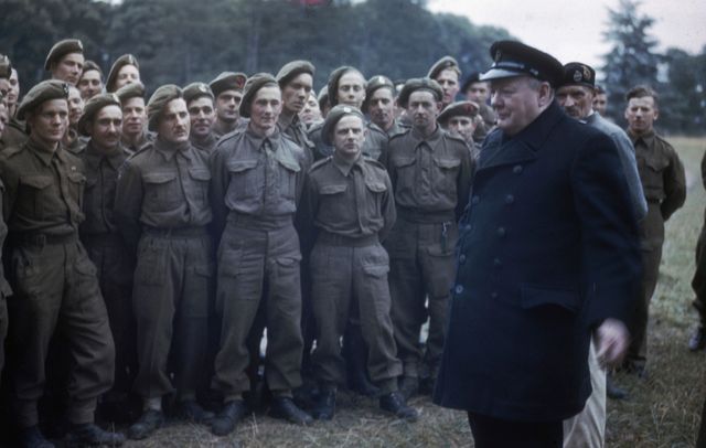 Premierminister Churchill mit britischen Truppen vor dem D-Day 1944: Großer persönlicher Anteil am Triumph