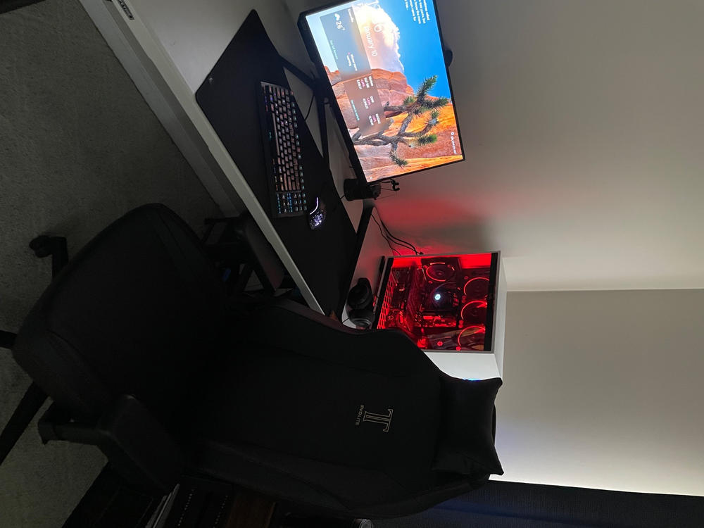 Secretlab TITAN Evo Lite - Regular - PRIME™ 2.0 Leatherette - Customer Photo From Brannon Robbins