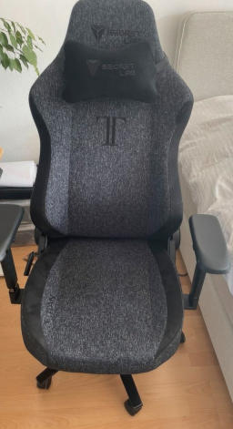 Secretlab TITAN 2020 SoftWeave® - Customer Photo From Batuhan Anil