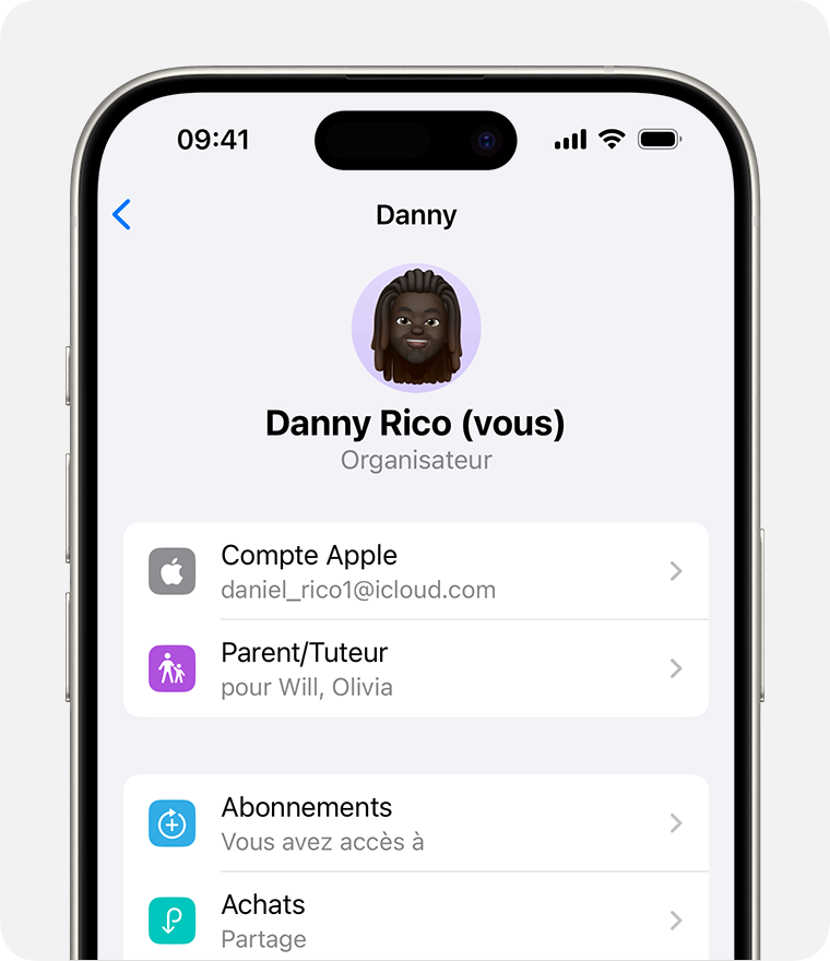 Écran d’iPhone montrant le compte Apple d’un responsable familial.