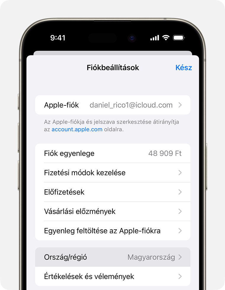 Egy iPhone, amelyen a Fiókbeállítások menü Ország/Régió lehetősége látható