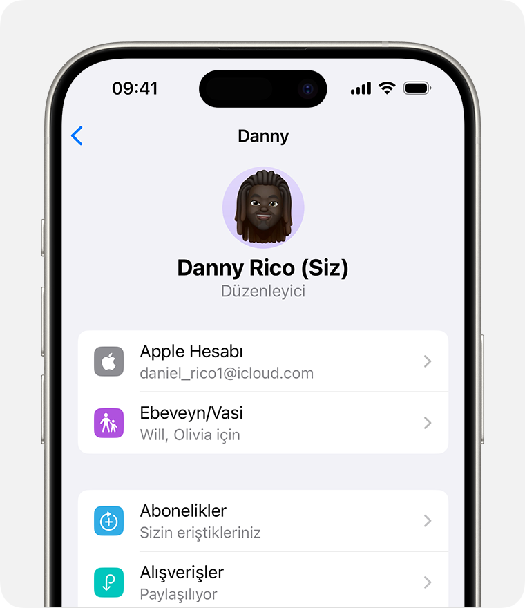 iPhone ekranı, bir aile düzenleyicisi için Apple Hesabını gösteriyor.