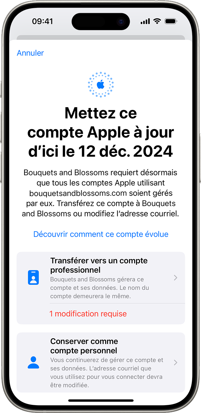 Un écran d’iPhone affichant les instructions de mise à jour d’un compte Apple à une date précise, y compris des options à l’écran pour transférer un compte professionnel ou le conserver comme compte personnel.