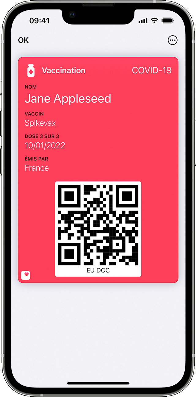 Écran d’iPhone présentant une carte de vaccination dans l’app Cartes