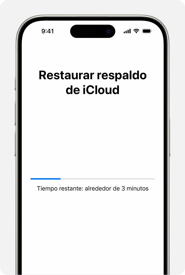 Un iPhone en el que se muestra el estado de restauración del dispositivo desde un respaldo en iCloud