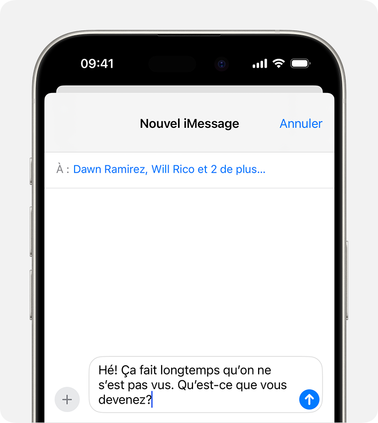 Pour créer un message de groupe sur votre iPhone, touchez le bouton Rédiger dans Messages, puis ajoutez plusieurs noms. 