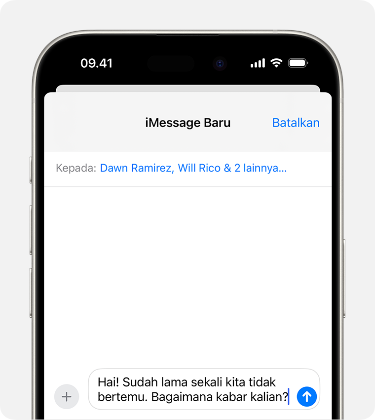 Untuk memulai pesan grup di iPhone, ketuk tombol Tulis di Pesan, lalu tambahkan beberapa nama. 