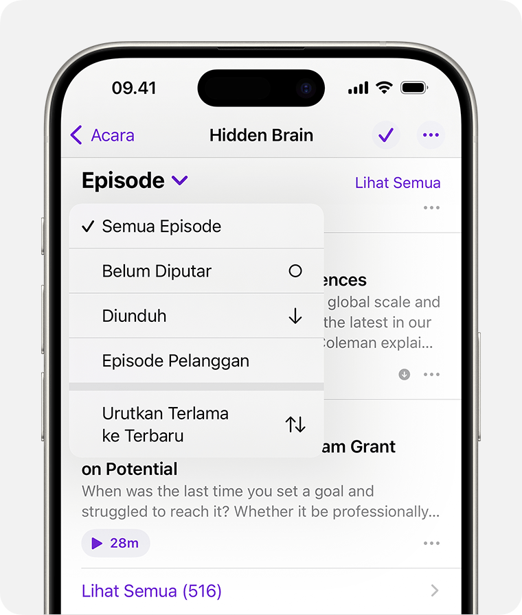 iPhone akan menampilkan halaman acara podcast. Di bawah spanduk acara, ada menu julur bertuliskan Episode yang dapat dipilih. Menu Episode menunjukkan opsi Semua Episode, Belum Diputar, Diunduh, dan Episode Pelanggan. Semua Episode dipilih.