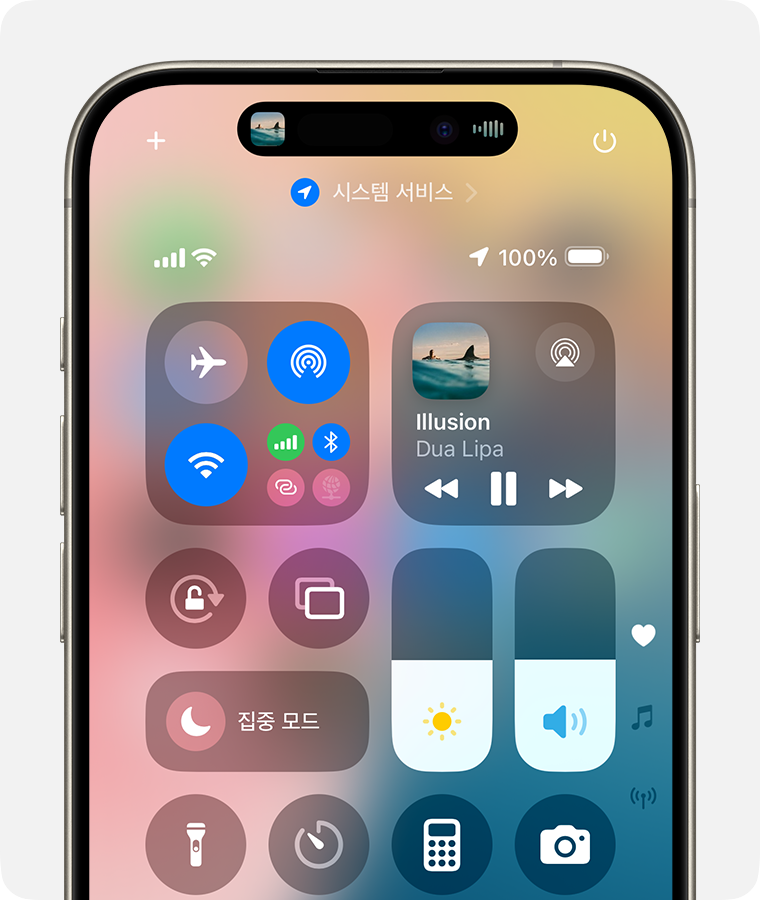 AirPlay 아이콘이 iPhone 화면의 오른쪽 상단 모서리에 있는 미디어 재생 제어 항목 그룹에 표시됨