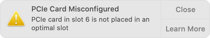إشعار macOS يشير إلى خطأ "تكوين بطاقة PCIe خطأ" للدلالة على أن بطاقة PCIe الموجودة في الفتحة 6 لم توضع في فتحة مثلى مع زري "إغلاق" و"معرفة المزيد".