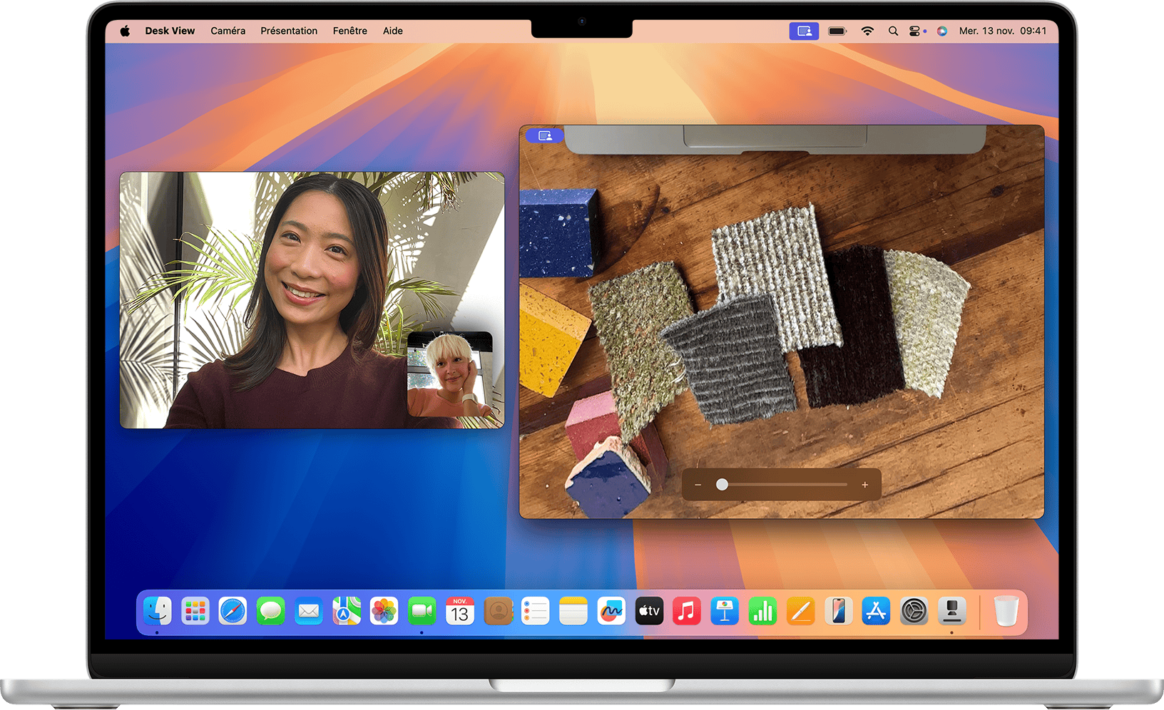 Vue du présentateur ou de la présentatrice dans FaceTime pour Mac après avoir partagé la fenêtre Desk View