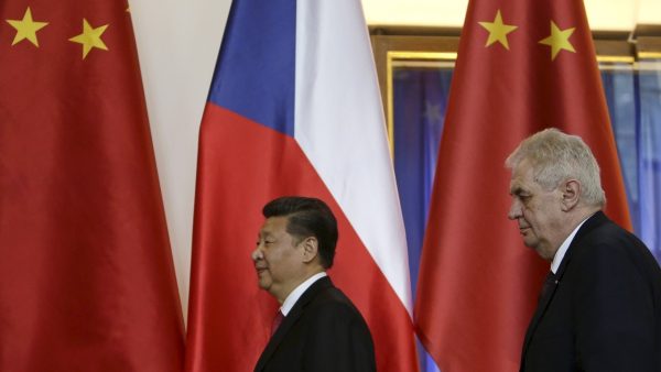 Photo: Czech Republic's President Milos Zeman (R) and his Chinese counterpart Xi Jinping leave after a news conference at Prague Castle in Prague, Czech Republic, March 29, 2016. Credit: REUTERS/David W Cerny