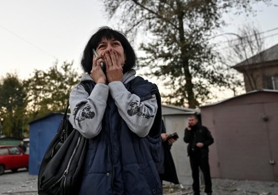 Photo: A resident reacts as she stands at a site of an apartment building hit by a bomb from a Russian air strike, amid Russia's attack on Ukraine, in Zaporizhzhia, Ukraine November 7, 2024. Credit: REUTERS/Stringer