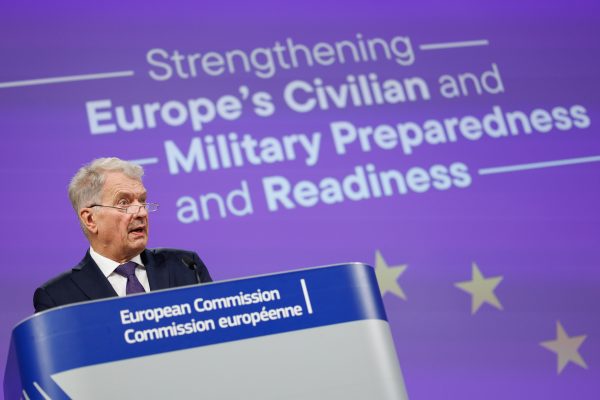 Photo: Sauli Niinistö, Special adviser to Ursula von der Leyen, presents the report on strengthening Europe's civil and military preparedness. Credit: Christophe Licoppe/EU AV Service.