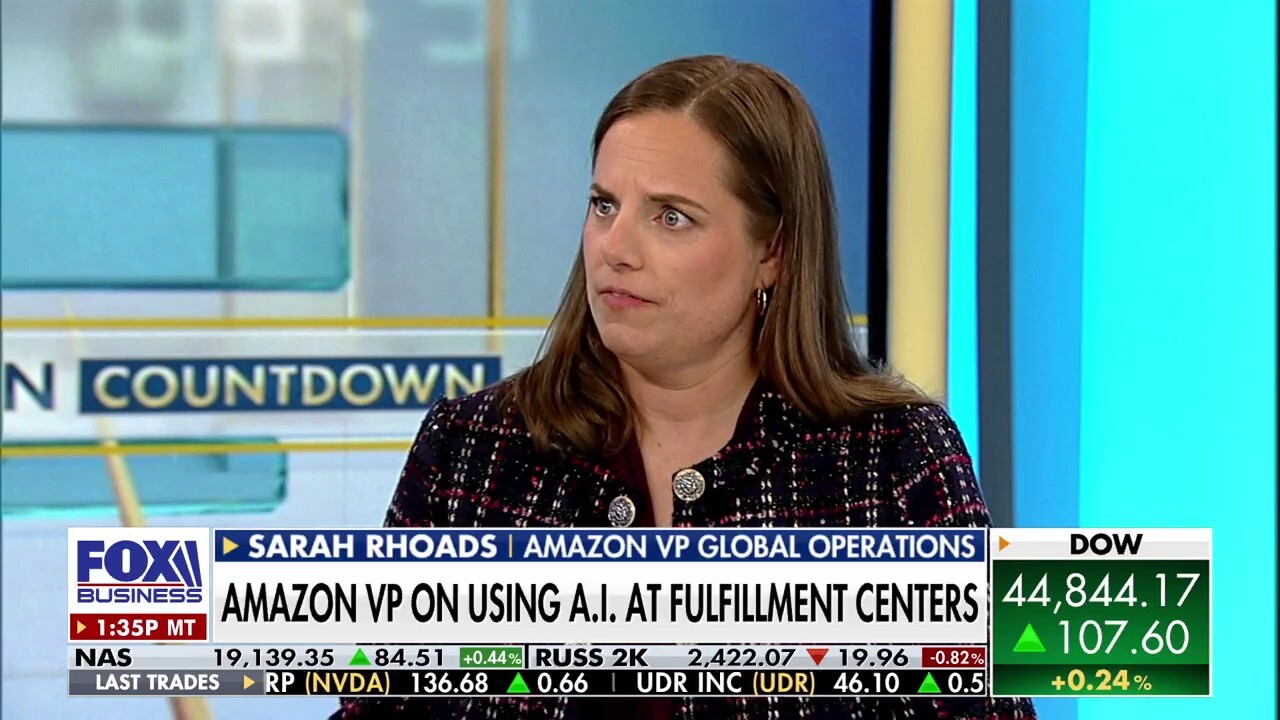 Amazon VP of Global Operations Sarah Rhoads discusses the company's fulfillment center with AI robots on 'The Claman Countdown.'