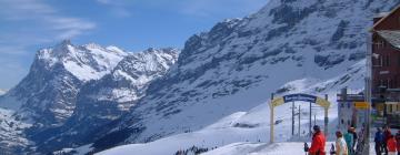 Strutture sulle piste v a Kleine Scheidegg