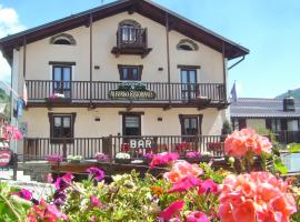 Albergo Passet, hotel u gradu 'Pragelato'